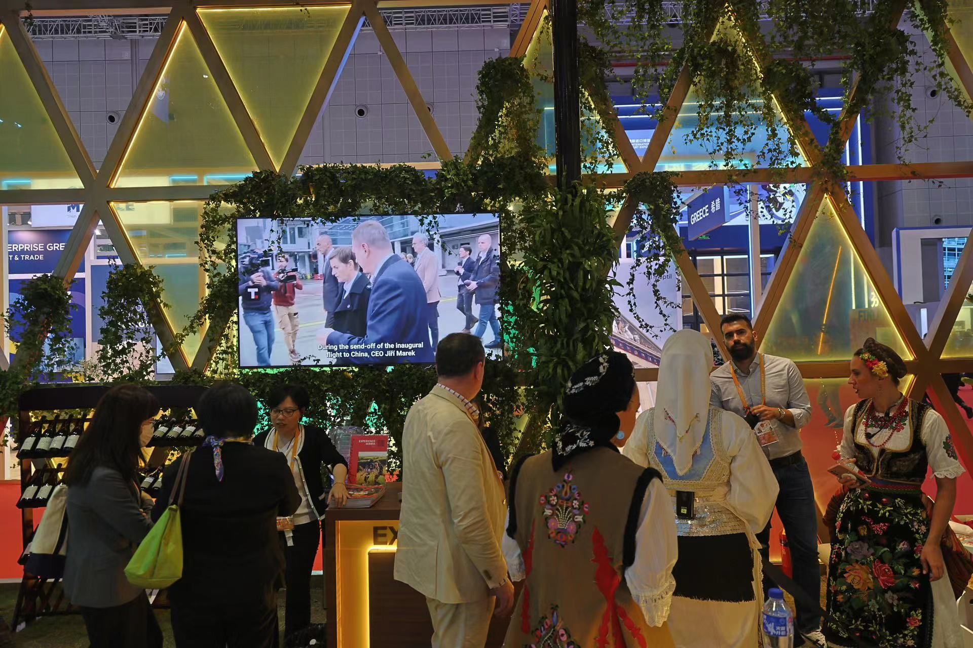 進博會食品及農(nóng)產(chǎn)品展區(qū)展覽設(shè)計搭建中的色彩搭配技巧  