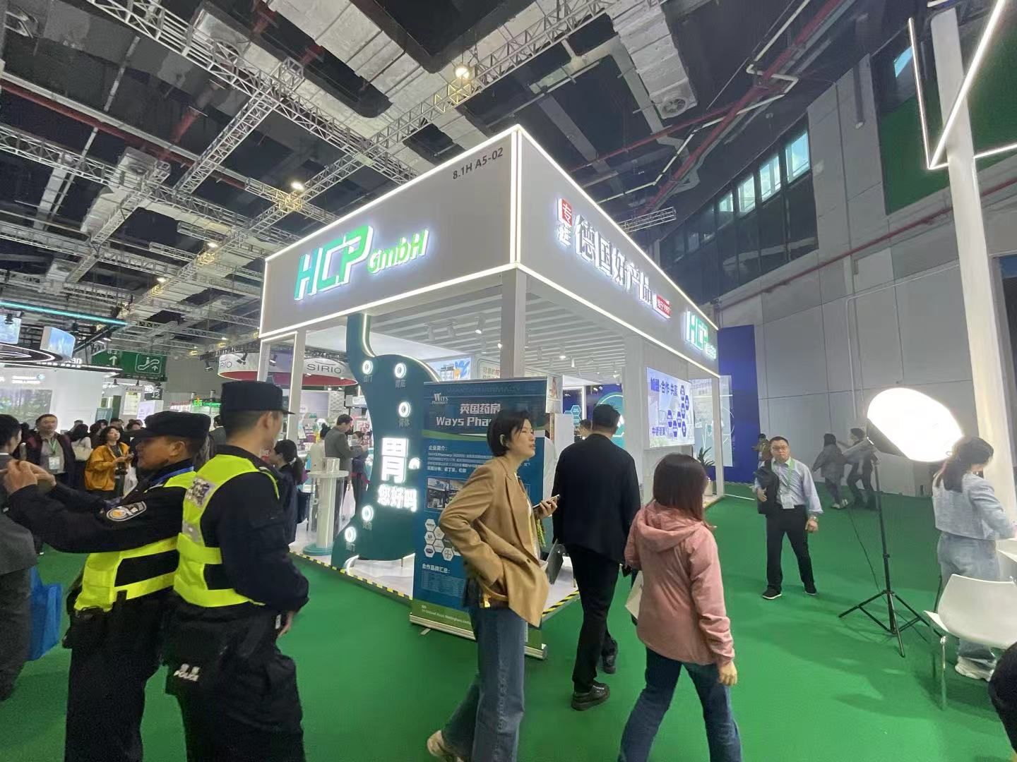 日本展廳地板鋪設(shè)